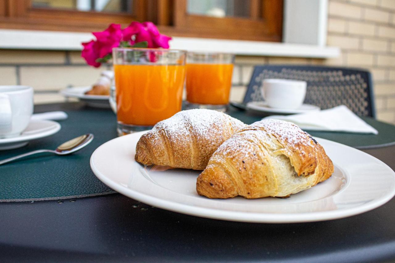 La Dama Room&Breakfast Russi Eksteriør billede